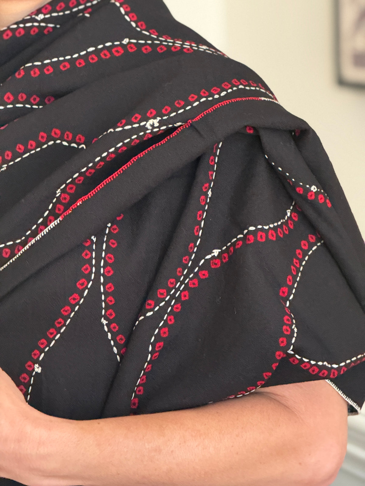 Bandhani Wool Stole- Black Cayenne